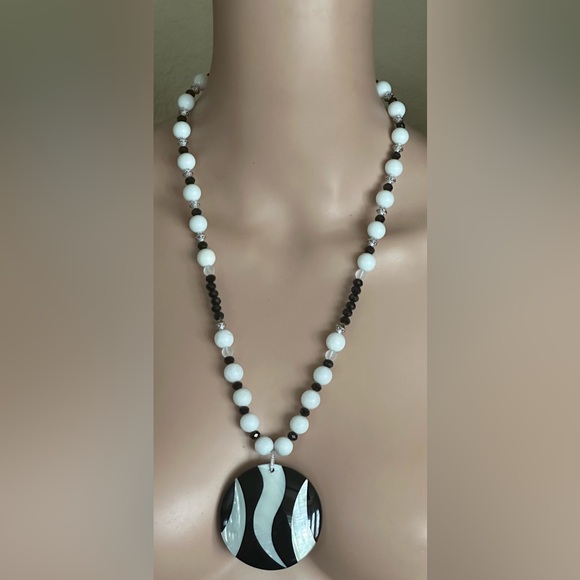 Handmade Jewelry - 26-1/2 inch Black and White Mother of Pearl Long necklace